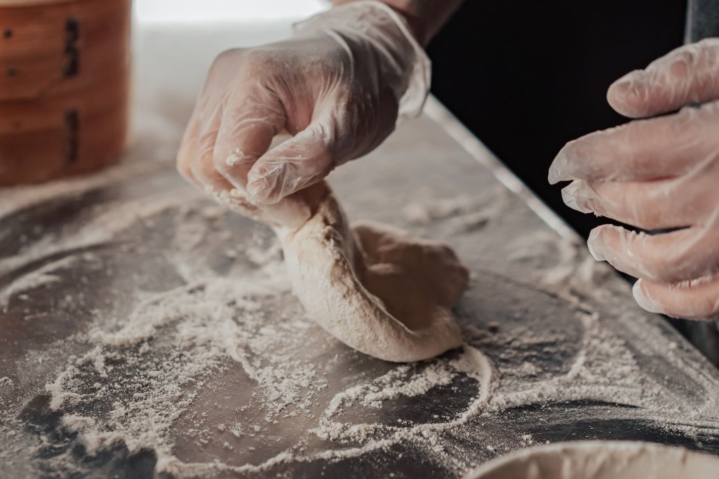 Le boulanger maîtrise la fabrication du pain